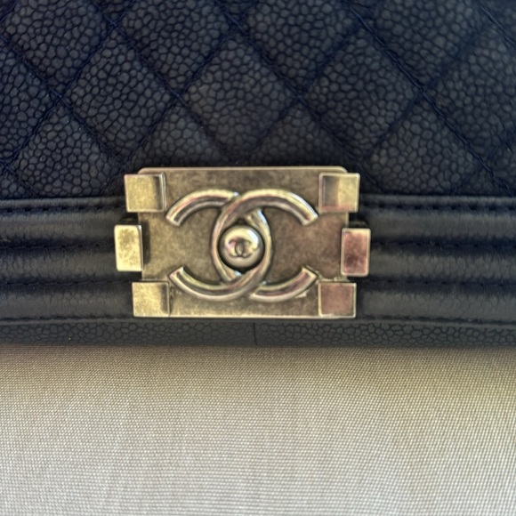 💯 Authentic Chanel Boy Flap Bag - Picture 4 of 9